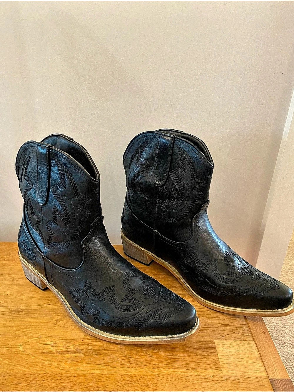 Black Embroidered Western Ankle Cowboy Boots - Size 41 EU (US 9.5/10)